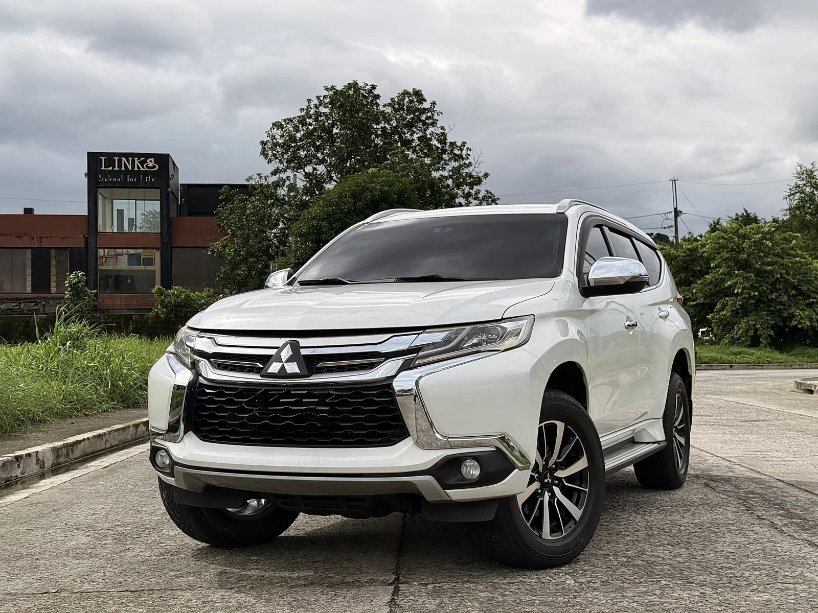 2017 Mitsubishi Montero GLS Premium